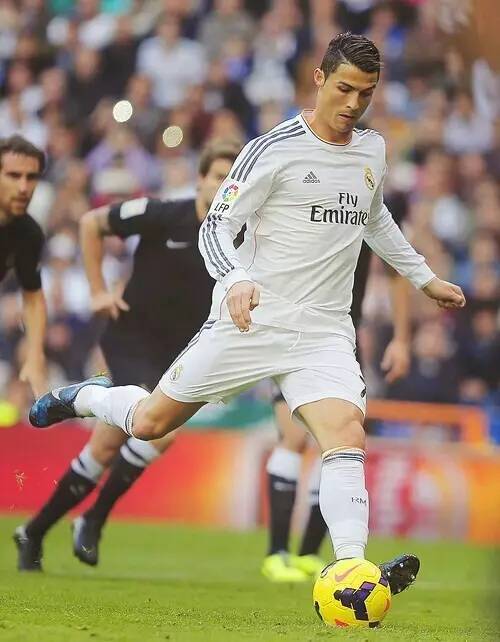 依云锦标赛黑马吉里亚科领先第三轮，古江彩佳T2