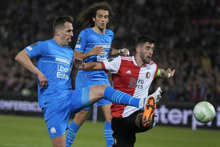 东契奇施压 东契奇施压