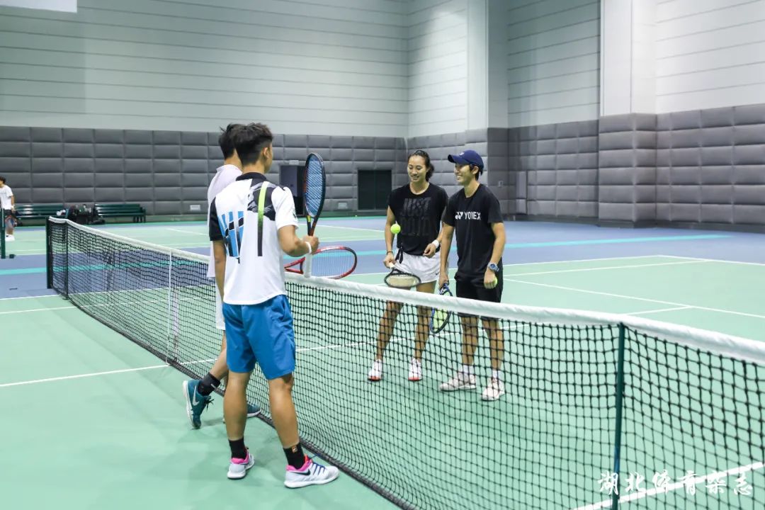 通过结合两 通过结合两