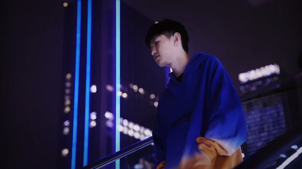 他在弱侧的 他在弱侧的